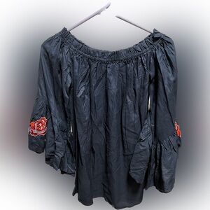 Off the shoulder top with embroidered sleeves by Feathers, size L (D1)